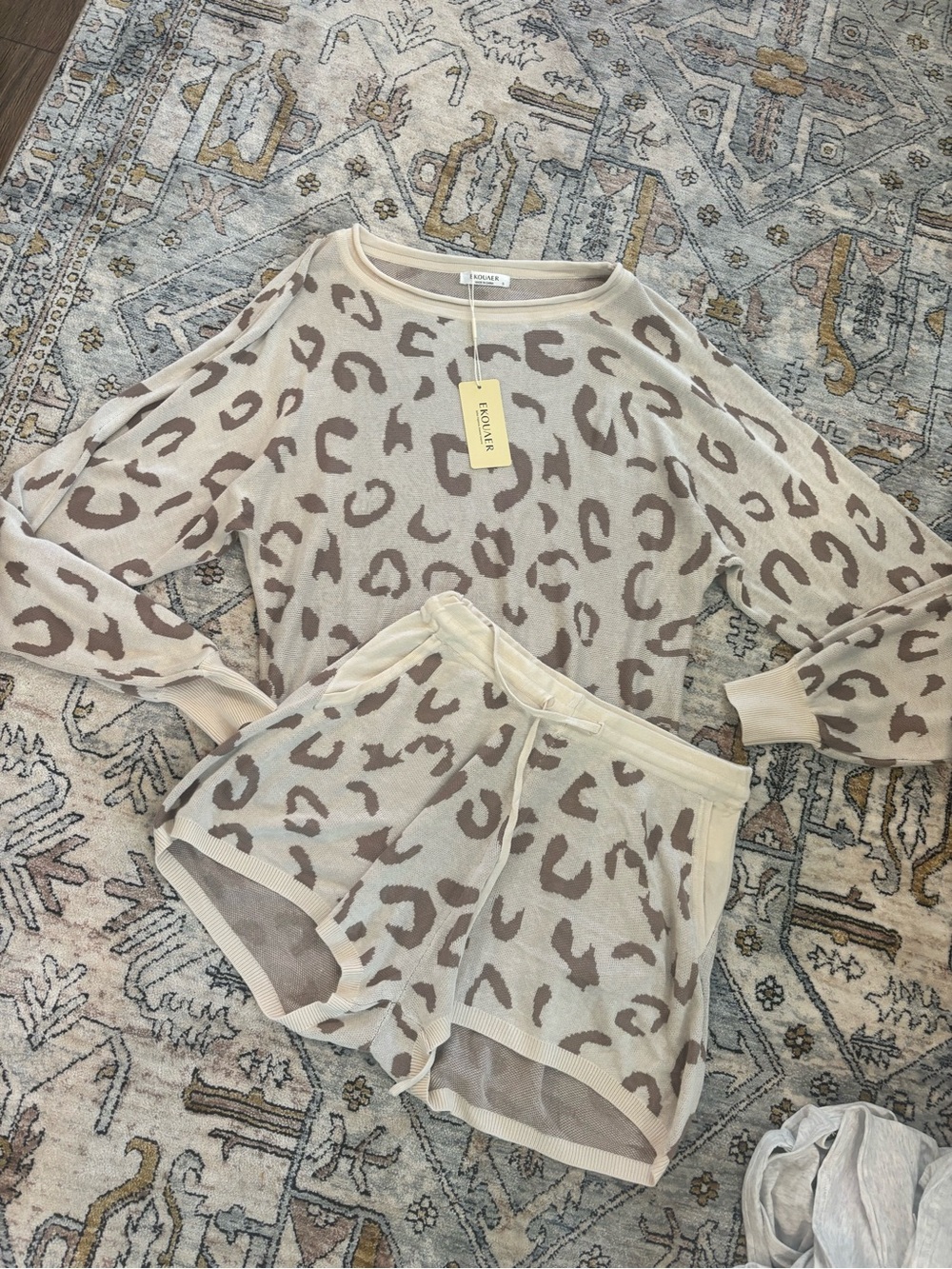 New Beige Women's 2pc Knit Sweater Shorts Set Cheetah